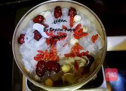 Illustration of how to make red dates, white fungus and lotus seed soup 10