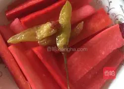 Illustration of how to make rouge pickled pepper radish 10