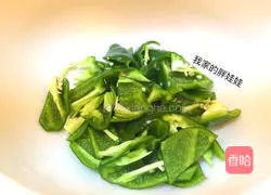 Illustration of how to make scrambled eggs with hot pepper 1