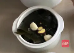 Recipe for waxed pig trotters, kelp and soybean soup Illustration 3