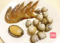 Seafood braised noodles Illustration 3