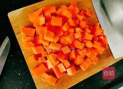 Illustration of how to make vannamei shrimp and carrot soup 7