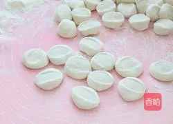 Illustration of how to make dumplings stuffed with pork and pickled cabbage 7