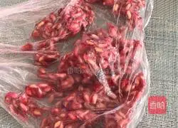 Illustration of how to make pomegranate juice 10