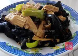 Illustration of how to cook yuba and fungus 7