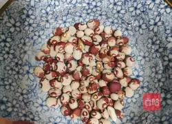 Illustration of how to make peach gum and millet soup 2