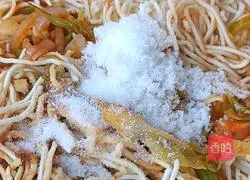 Illustration of how to make fried noodles 15