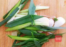 Illustration of how to make spicy crayfish for midnight snack 5