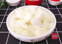 Recipe for Lily, Tremella, Lotus Seed and Snow Pear Soup 3