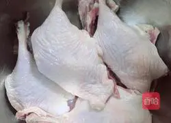 Illustration of how to make curry duck leg noodles 1