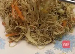 Cantonese-style illustration of home-style fried noodles 8