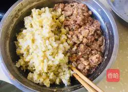 Illustration of how to make pickled cabbage dumplings 11