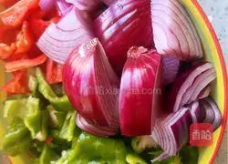 Illustration of how to make large plate of braised chicken rolls 4
