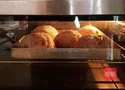 Illustration of how to make banana, walnut and rye soft oatmeal 15