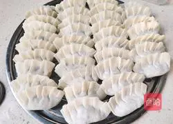 Illustration of how to make leek and potato shredded dumplings 6