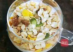 Illustration of how to make cherry oatmeal yogurt cup 7