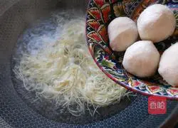 Illustration of how to make fish balls and bamboo noodles 6