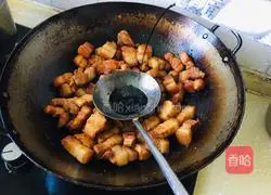 Illustration of how to make braised pork and tofu in a casserole 5