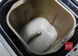 Illustration of how to make whole wheat steamed buns 1