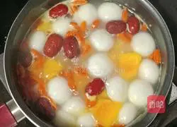 Illustration of how to make papaya, red dates and glutinous rice balls 9