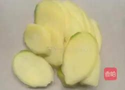 Illustration of how to make braised fish head and tofu soup 2