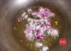 Illustration of how to make braised noodles with potatoes and cowpeas 3