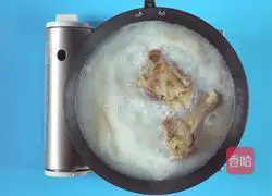 Illustration of how to make rice cooker pork bone health soup 4