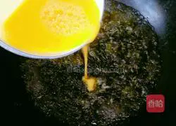 Illustration of how to make seaweed and egg soup 6