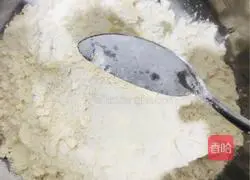 Illustration of how to make crispy bean paste cake 2