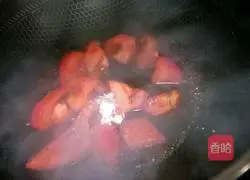 Illustration of how to make potato and salty bamboo shoot soup 8