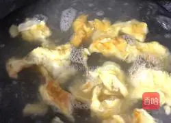 Recipe for black fungus and egg noodle soup Illustration 5