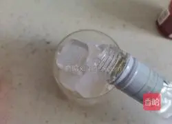 Illustration of how to make lychee lemon ice drink 5