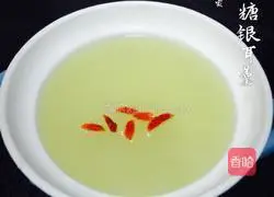 Illustration of how to make rock sugar and white fungus soup 5