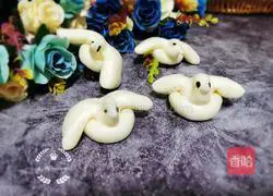 Illustration of how to make bird steamed buns 12