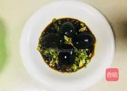 Illustration of how to make green peppers and preserved eggs 3