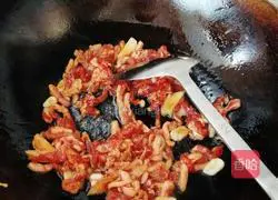 Illustration of how to stir-fry shredded pork with dragon beard 3