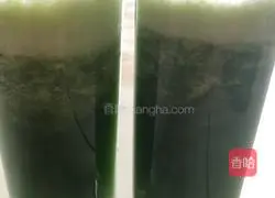 Illustration of how to make half cucumber 5