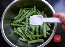 Illustration of how to make cold long beans 7
