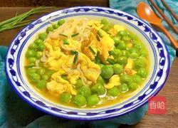 Illustration of Pea and Egg Noodle Soup 13