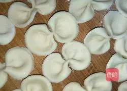 Illustration of how to make egg and butterfly noodle soup 5