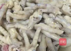 Illustration of how to make pickled pepper chicken feet 5