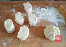 Illustration of how to make white radish and pork fried buns 9