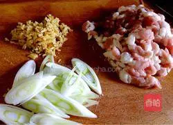 Illustration of how to make lentil braised noodles 3