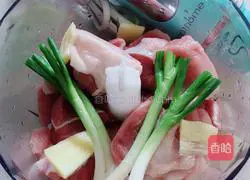 Illustration of how to make steamed cabbage and meat dumplings 2