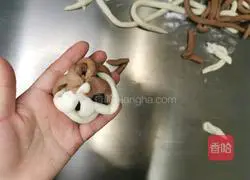 Illustration of how to make cocoa hydrangea bag 13