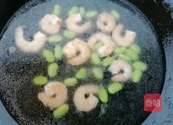 Illustration of how to make shrimp and tofu soup 5