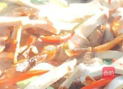 Illustration of how to stir-fry bacon with dried bacon 6