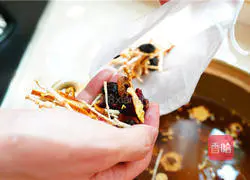 Illustration of how to make Osmanthus and Sour Plum Soup 3