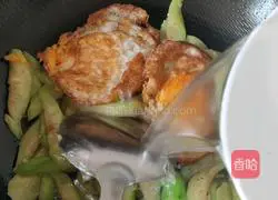 Illustration of how to make loofah and egg noodles 3