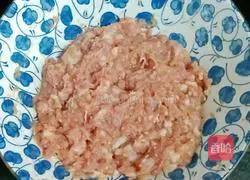 Illustration of how to make carrot and pork wontons 3